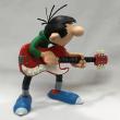 figurine résine Lagaffe et sa guitare - profil