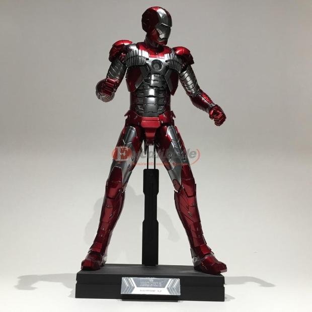 L'armure volante de Tony Stark d'après Stan Lee - Statuette 34 cm en résine